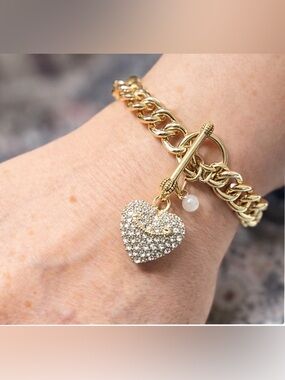 Juicy Couture Gold Tone Toggle Bracelet Heart Charm 7.5” NWT